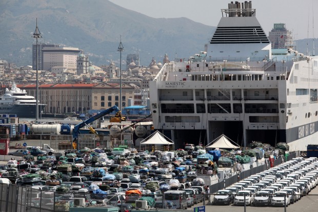 Crociere e traghetti: l’assalto dei 60mila, con 12mila auto. Rischio blocco