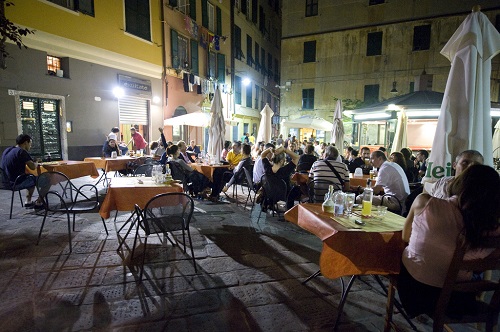 Furti in serie ai turisti in centro,  scippatore dei vicoli arrestato dalla polizia 