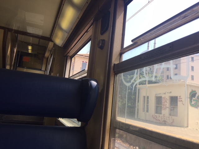 Benvenuti nel treno-forno a oltre 40 gradi alla faccia del bollino giallo per caldo 