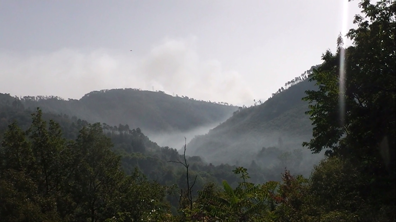 Incendi, brucia ancora la Val di Vara: fiamme a Brugnato e Sesta Godano