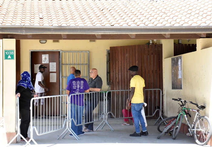Albenga, scritte con insulti ai profughi davanti al futuro centro di accoglienza