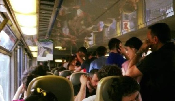 Treno bloccato in galleria a Principe senza aria condizionata: tre malori
