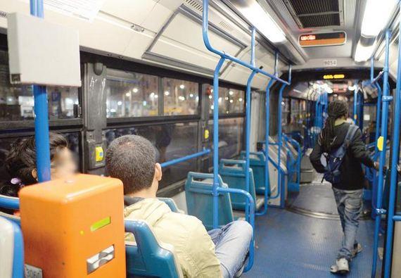 Escalation di aggressioni sui bus Amt, il Comune valuta telecamere e Daspo