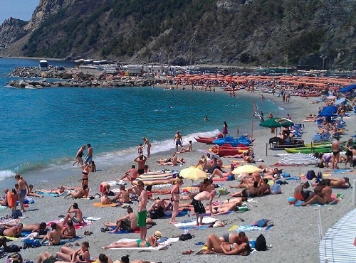 Boom di turisti a Ferragosto, Toti: 
