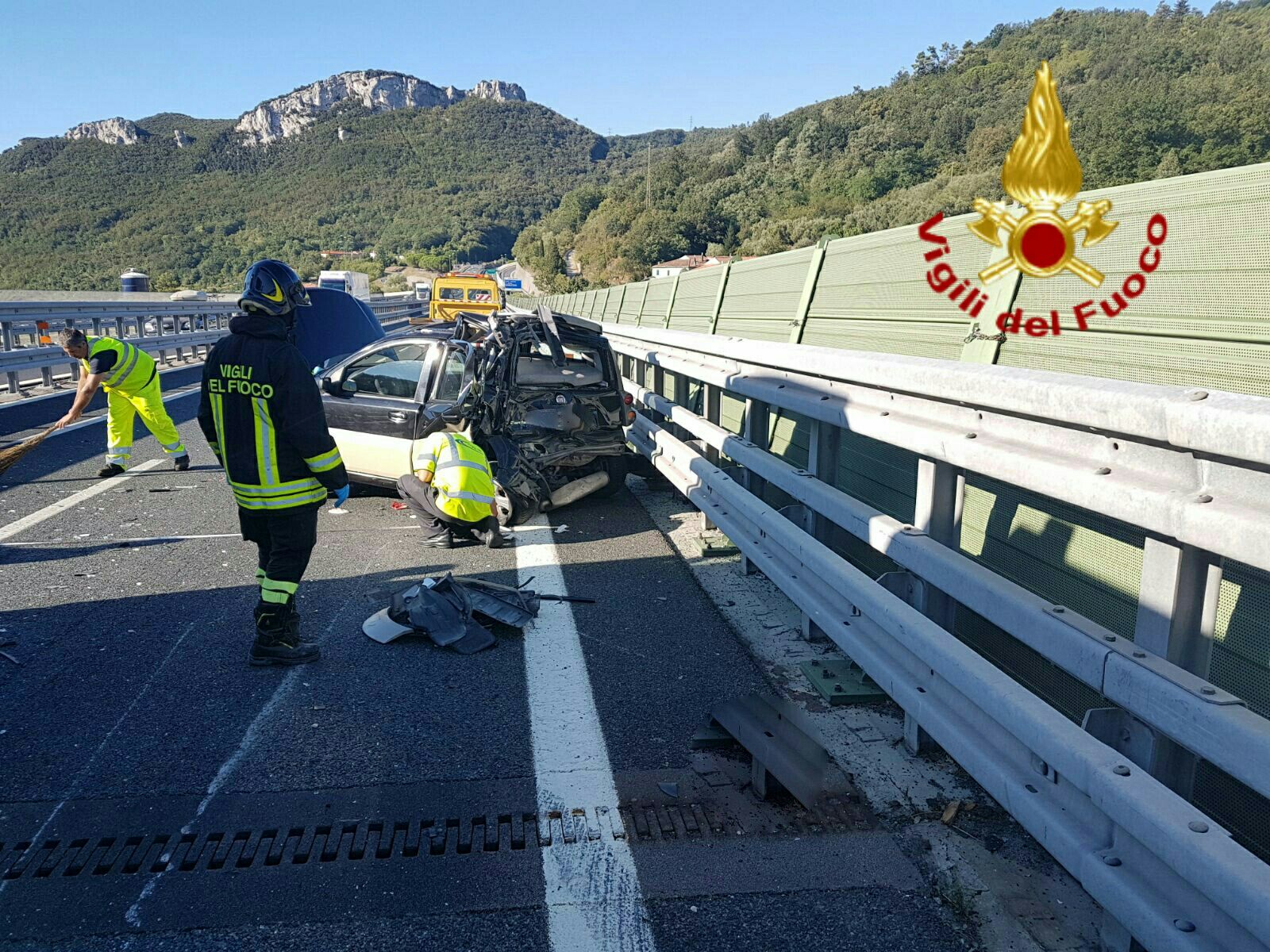 Due incidenti sull'autostrada A10: auto contro camion, code e feriti
