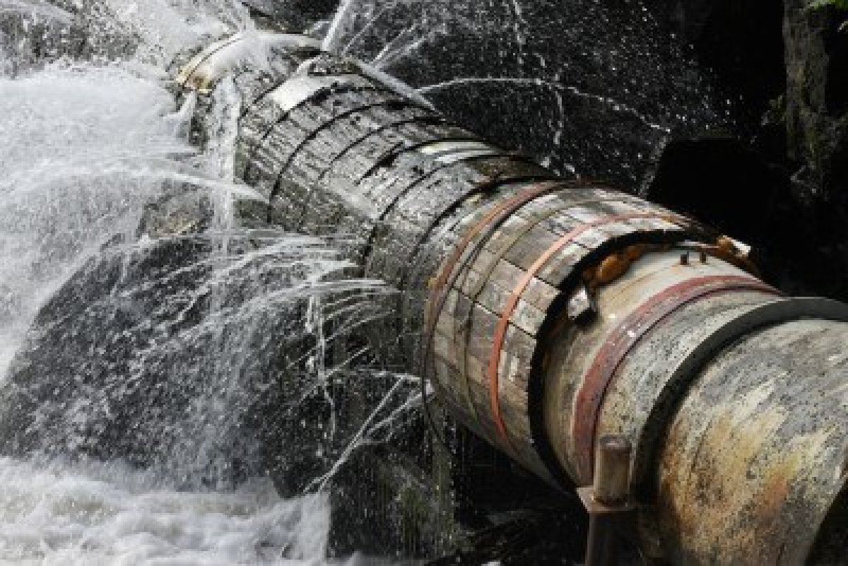 Si rompe un tubo a Galeazza, l'imperiese rischia di rimanere senz'acqua