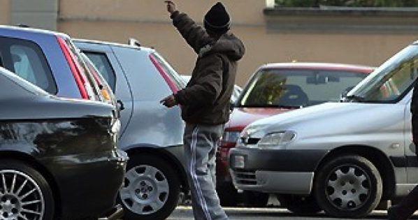 Camogli, migrante con precedenti palpeggia una donna in centro: arrestato
