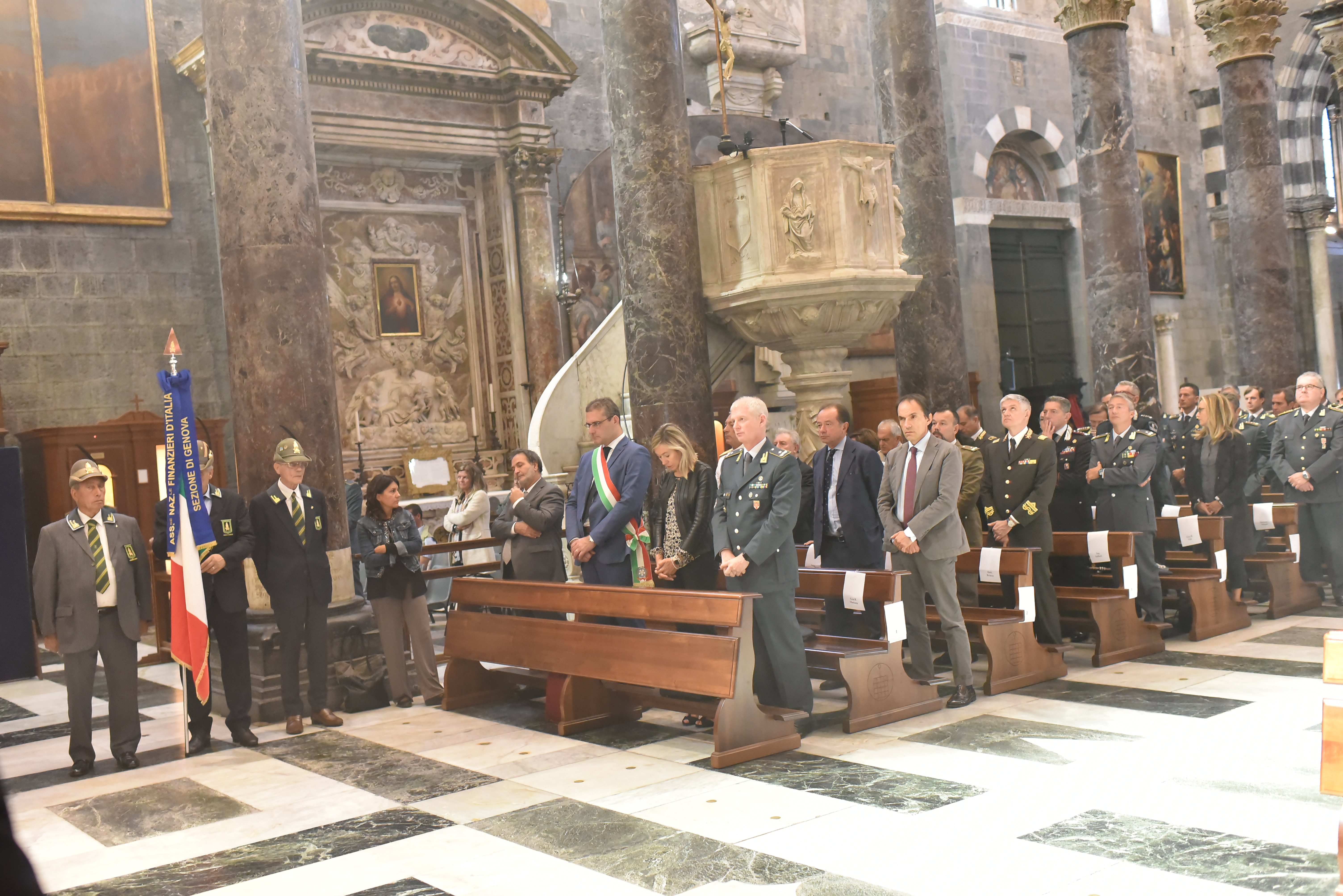 Cattedrale gremita per la messa per San Matteo, il patrono della Guardia di finanza