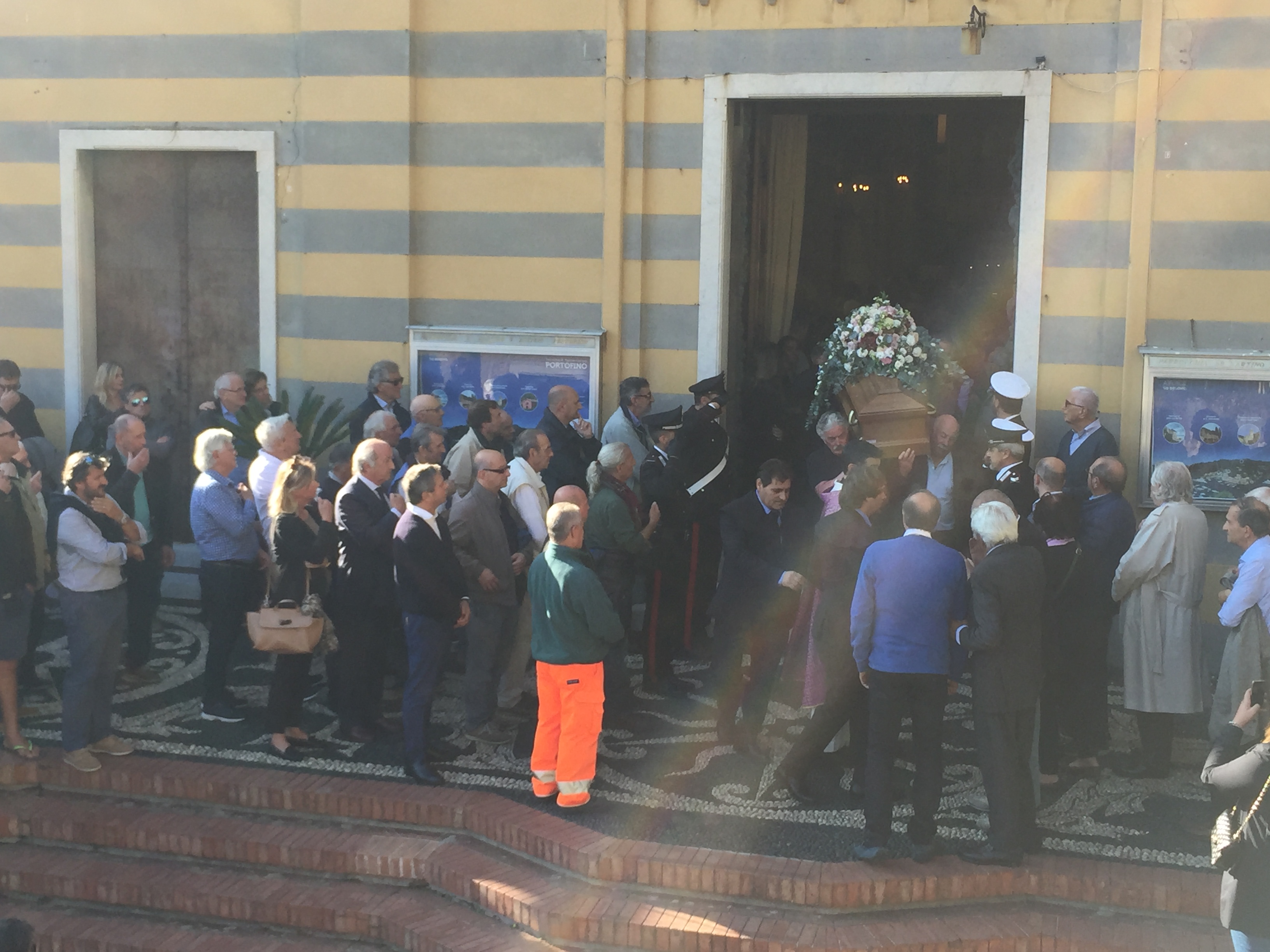Puny, per l'ultimo addio a Portofino anche i Berlusconi: 