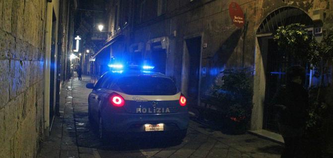Cocci di bottiglia e mega rissa tra stranieri, il questore chiude circolo di vico della Posta Vecchia