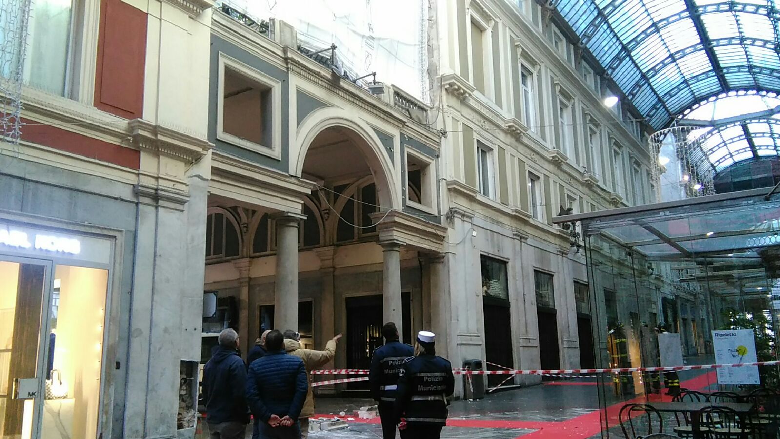 Galleria Mazzini cade a pezzi, il Comune anticipa i lavori