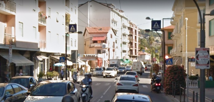 Vento forte a Sanremo, cedono i cavi del filobus: chiusa l'Aurelia