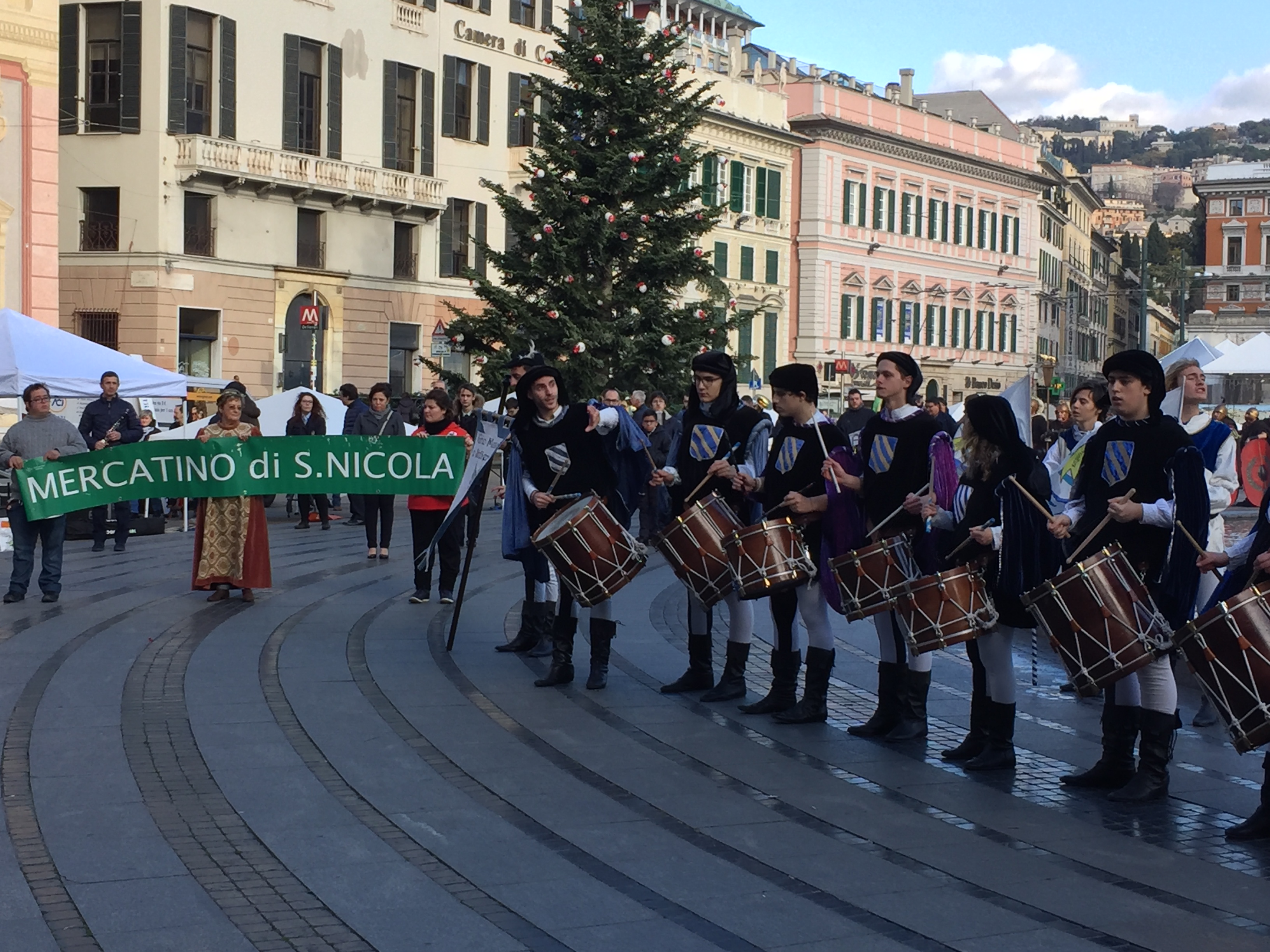 Mercatino di San Nicola: corteo storico d'inaugurazione da piazza Matteotti a piazza Sarzano