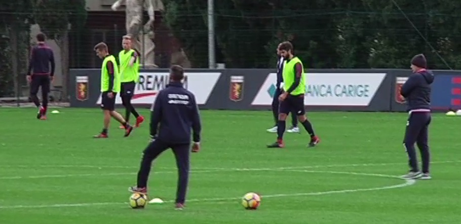 Genoa, prima dell'allenamento analisi video per studiare le mosse anti Atalanta 