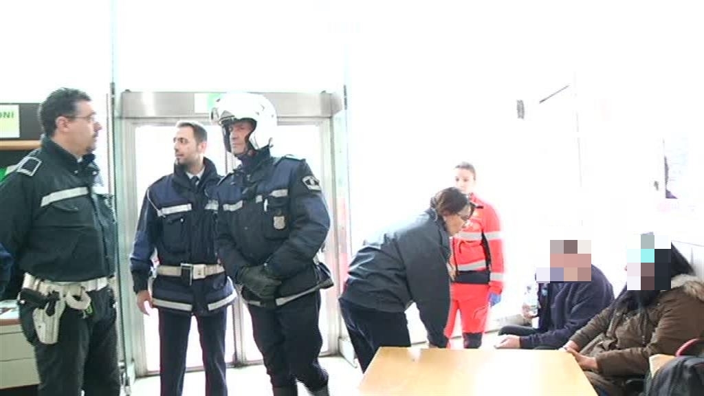 Sfrattato, vuole darsi fuoco in Comune: salvato dal capo della polizia municipale