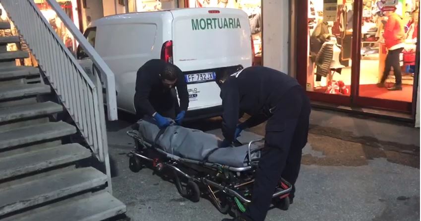 Borgoratti, cadavere di una donna vegliato dal figlio per una settimana