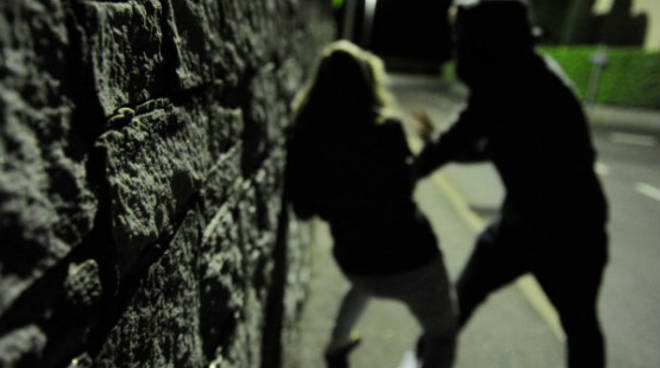 Segue una donna in via Gramsci e si masturba su di lei: arrestato