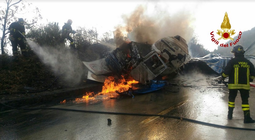 A10, scontro auto-camion: riaperto il tratto  tra Varazze e Arenzano