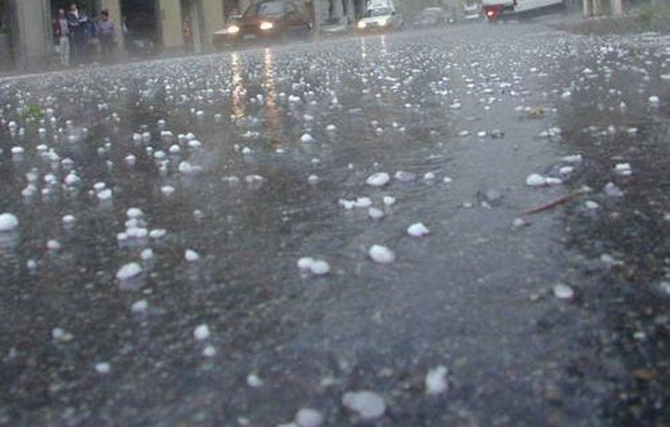 Grandine e temperature fuori stagione, i capricci del meteo in Liguria