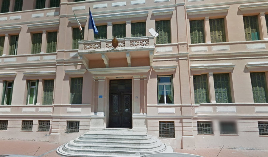 Infiltrazioni d'acqua in aula, evacuata una classe delle elementari