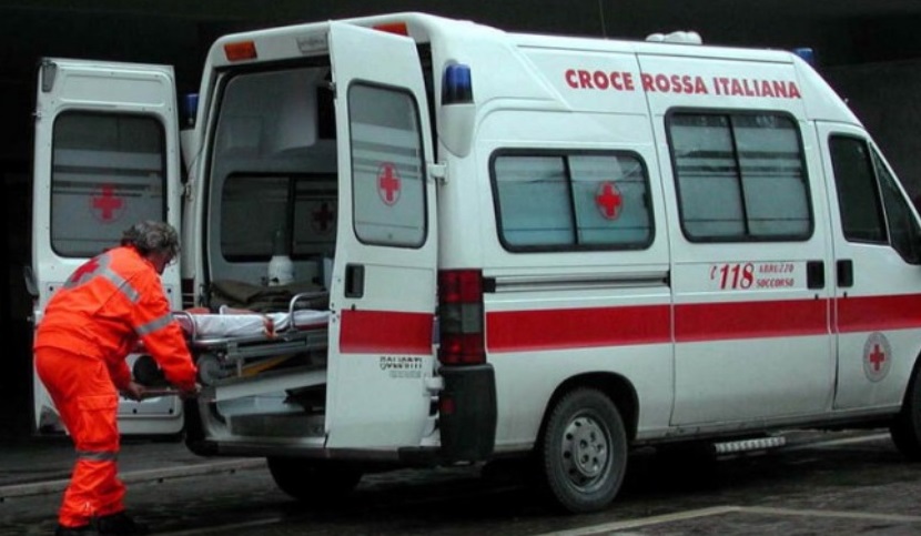 Investita mentre passeggiava, morta la donna di 70 anni