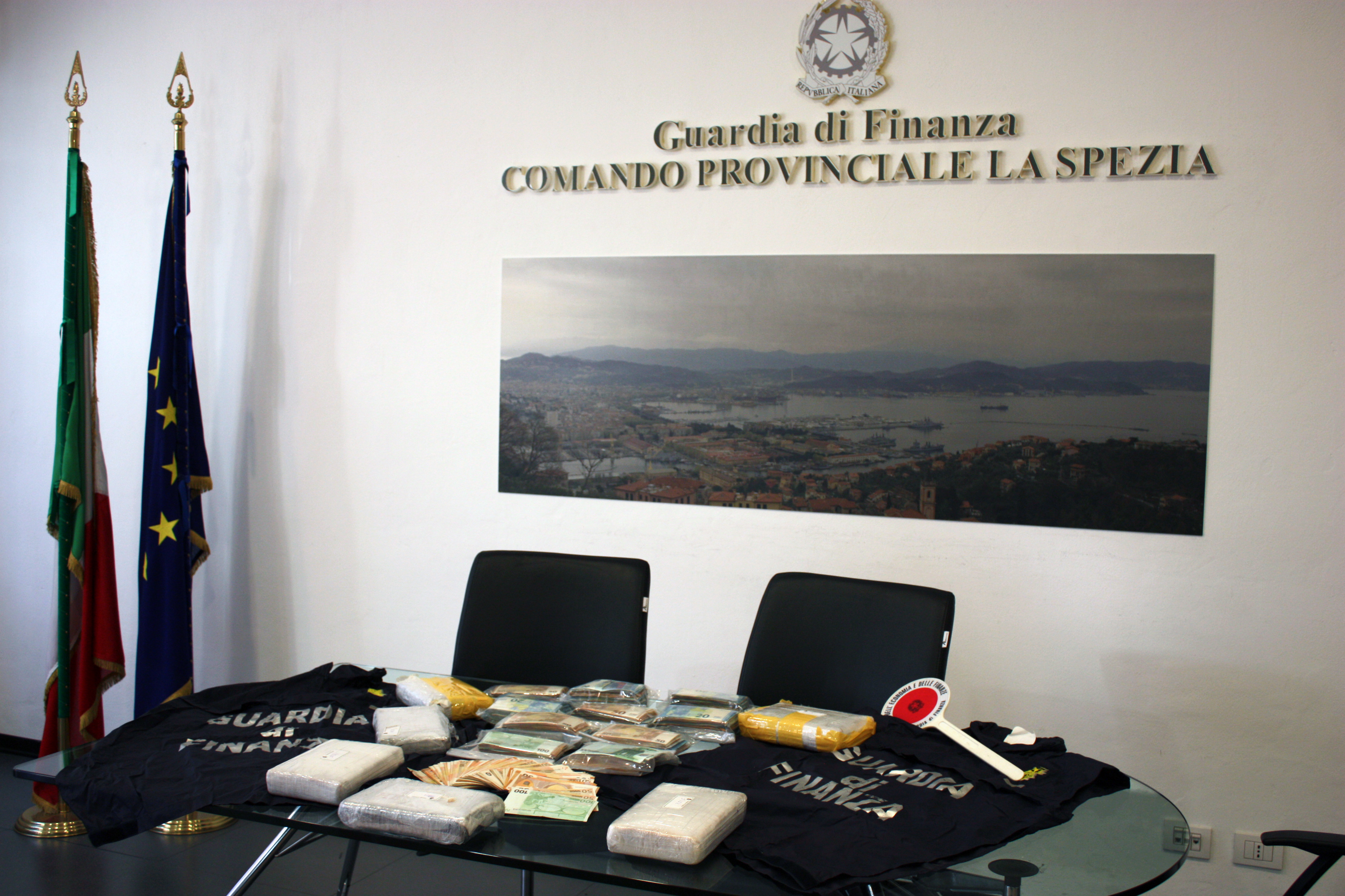 Droga, la Finanza sequestra 7 kg di cocaina: in manette tre corrieri