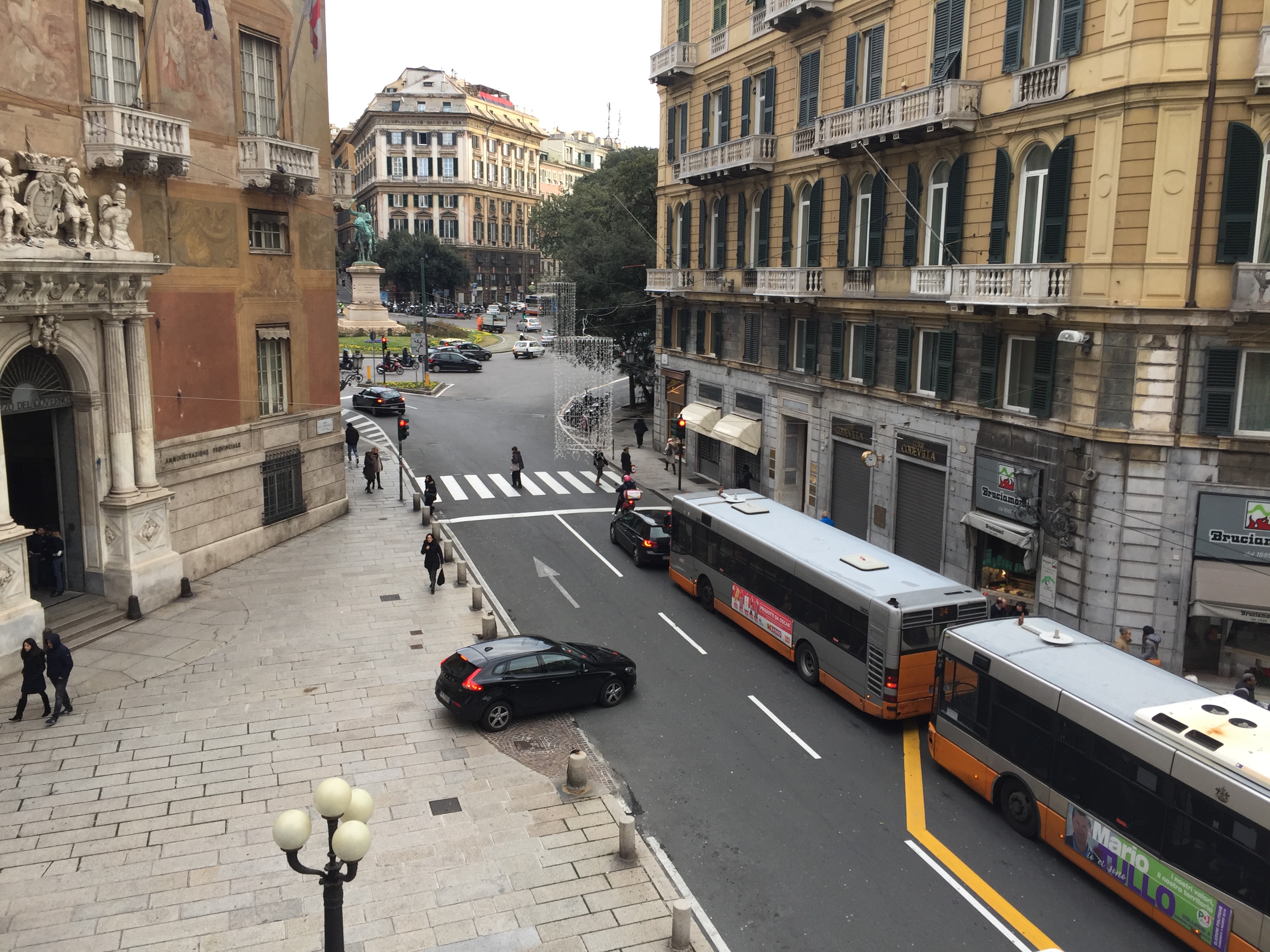 Via Roma, il Civ contro i parcheggi: 