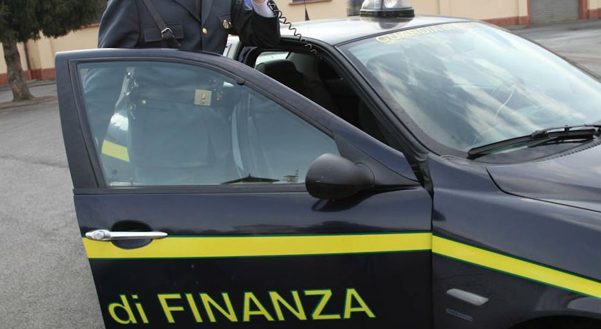 Finanziere prima condannato e poi assolto per truffa, il Tar lo riporta a soldato semplice 