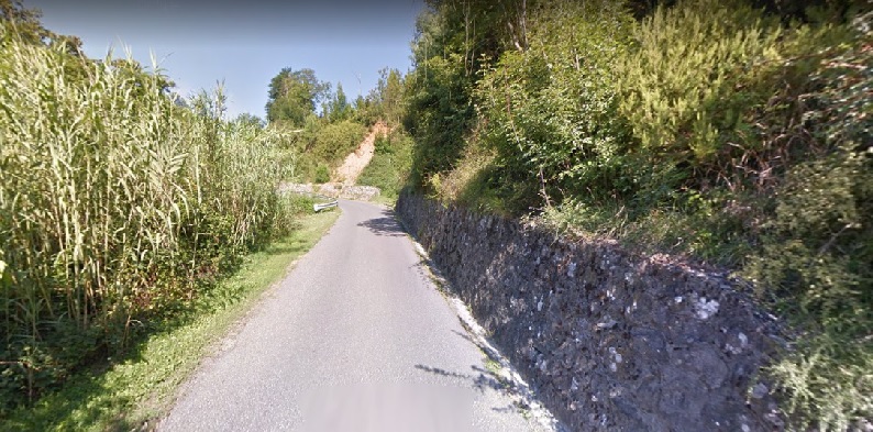 Frana lungo la strada, isolata per ore la frazione di Usurana