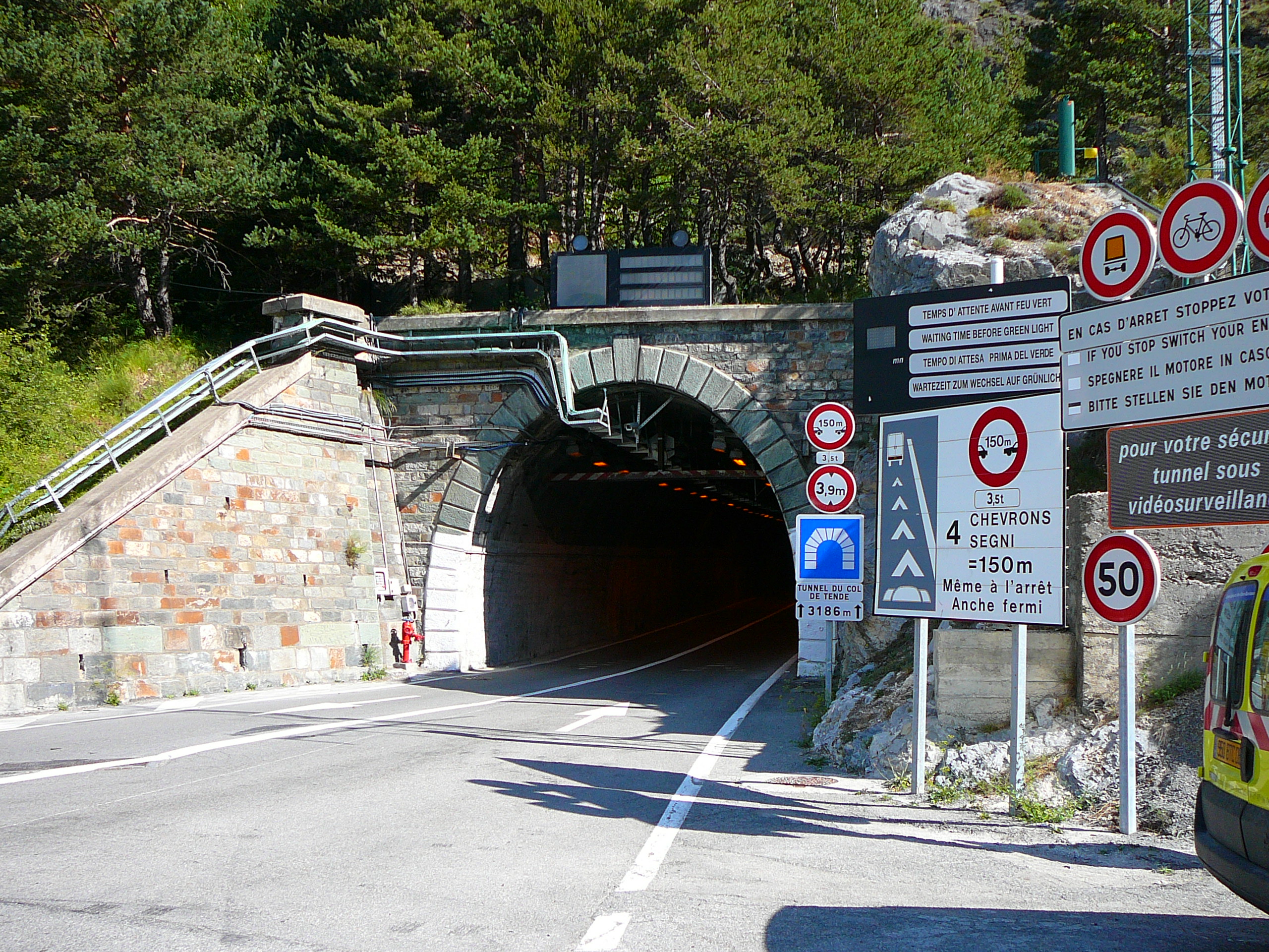 'Previsioni meteo avverse', tunnel del Tenda chiuso fino alle 6 di lunedì