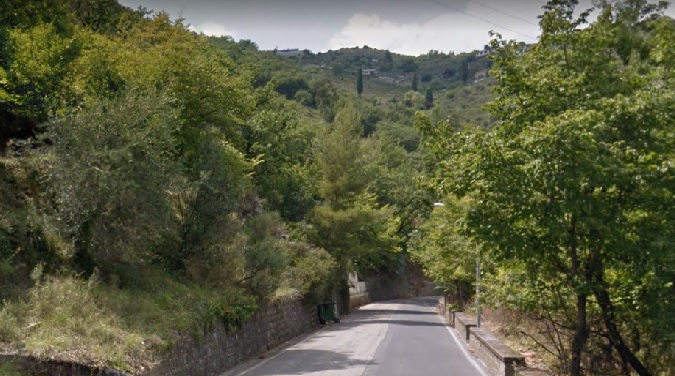 Frana a Sanremo, corsia chiusa in via Ariosto