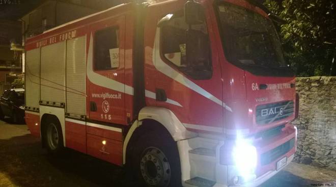 Pizzeria in fiamme a Multedo, intervento dei vigili del fuoco