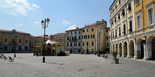 Una card ai giovani per sconti in teatri e negozi a Sarzana 