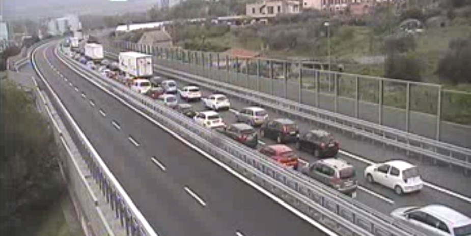 Lavori, traffico e incidenti: giornata di code sulle autostrade della Liguria  