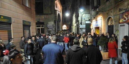 Movida violenta, vigilante ferito con un machete: chiuso locale del centro storico