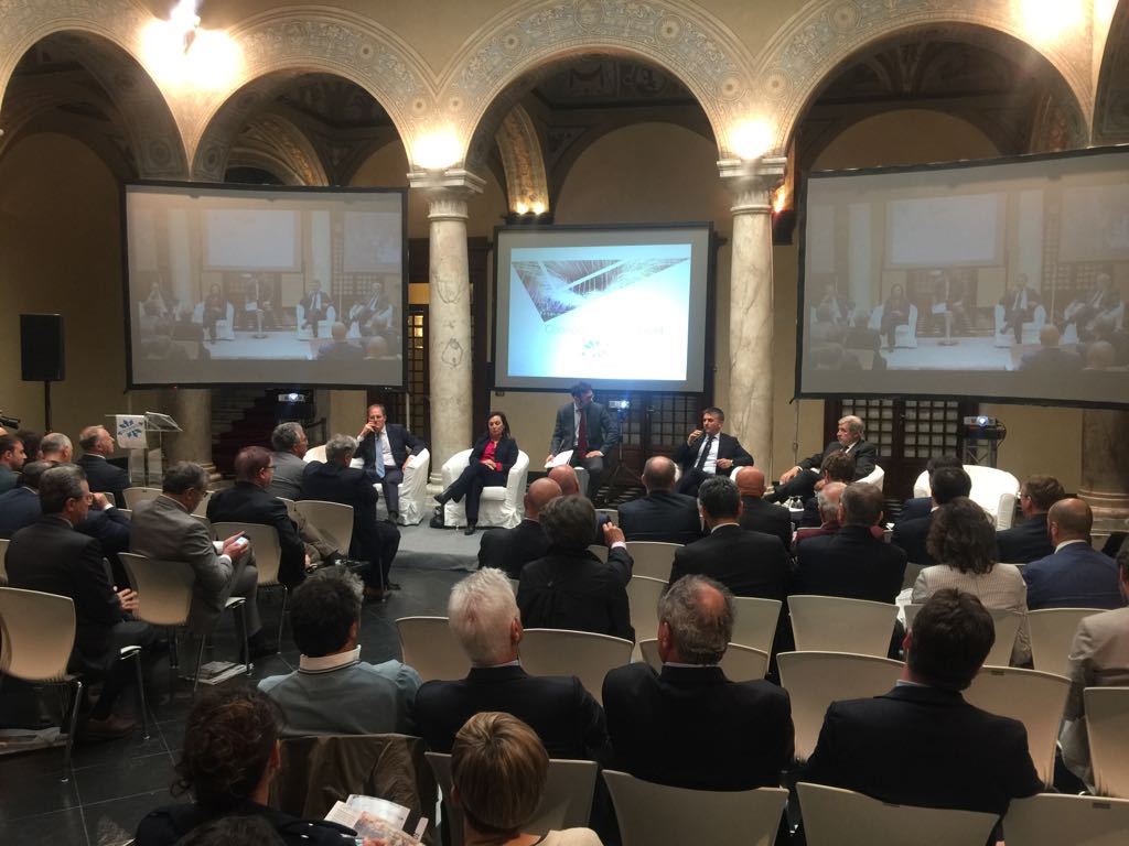 Logistica, firmato accordo per l'efficientamento a Genova