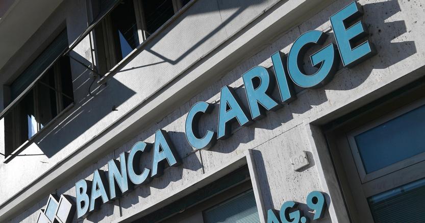 Rapina a mano armata alla filiale Carige di via Roma