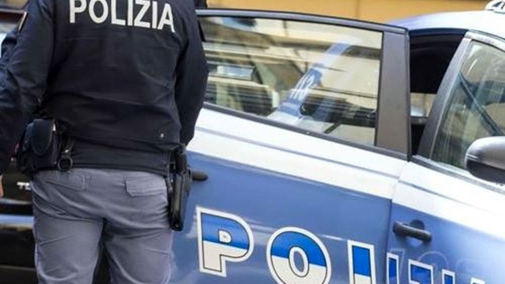 A 15 anni si butta dalla finestra, grave ragazzo straniero a Genova