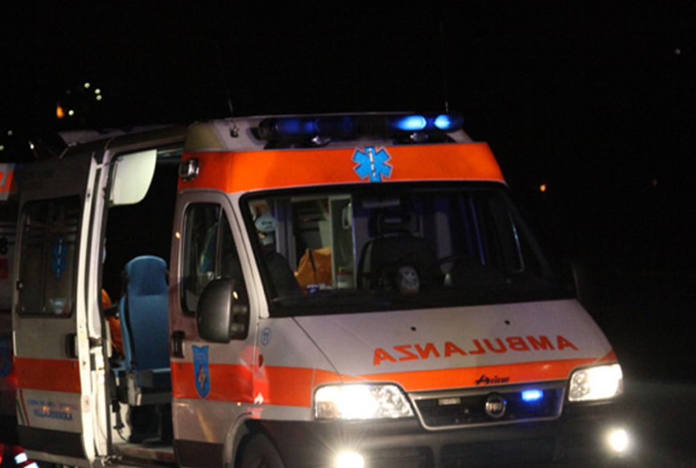 Auto con a bordo 5 ragazzi si cappotta a Laigueglia