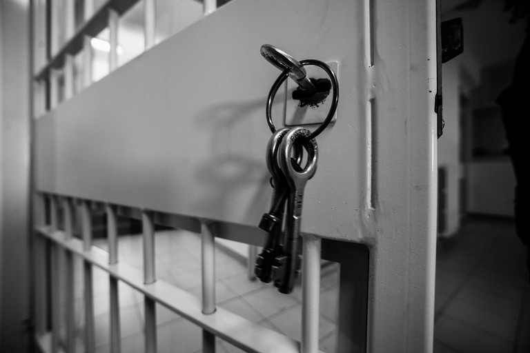 Agente picchiato da detenuto, il sindacato: 
