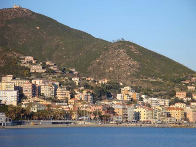 Varazze, stop a bivacchi e maleducati: multe fino a 500 euro