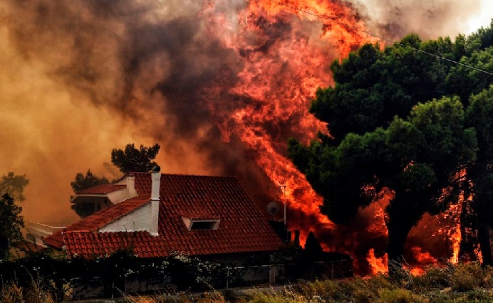 Grecia nella morsa degli incendi. Toti: 