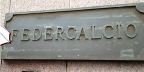 Calcio, caso plusvalenze: deferimento improcedibile e il Chievo resta in A