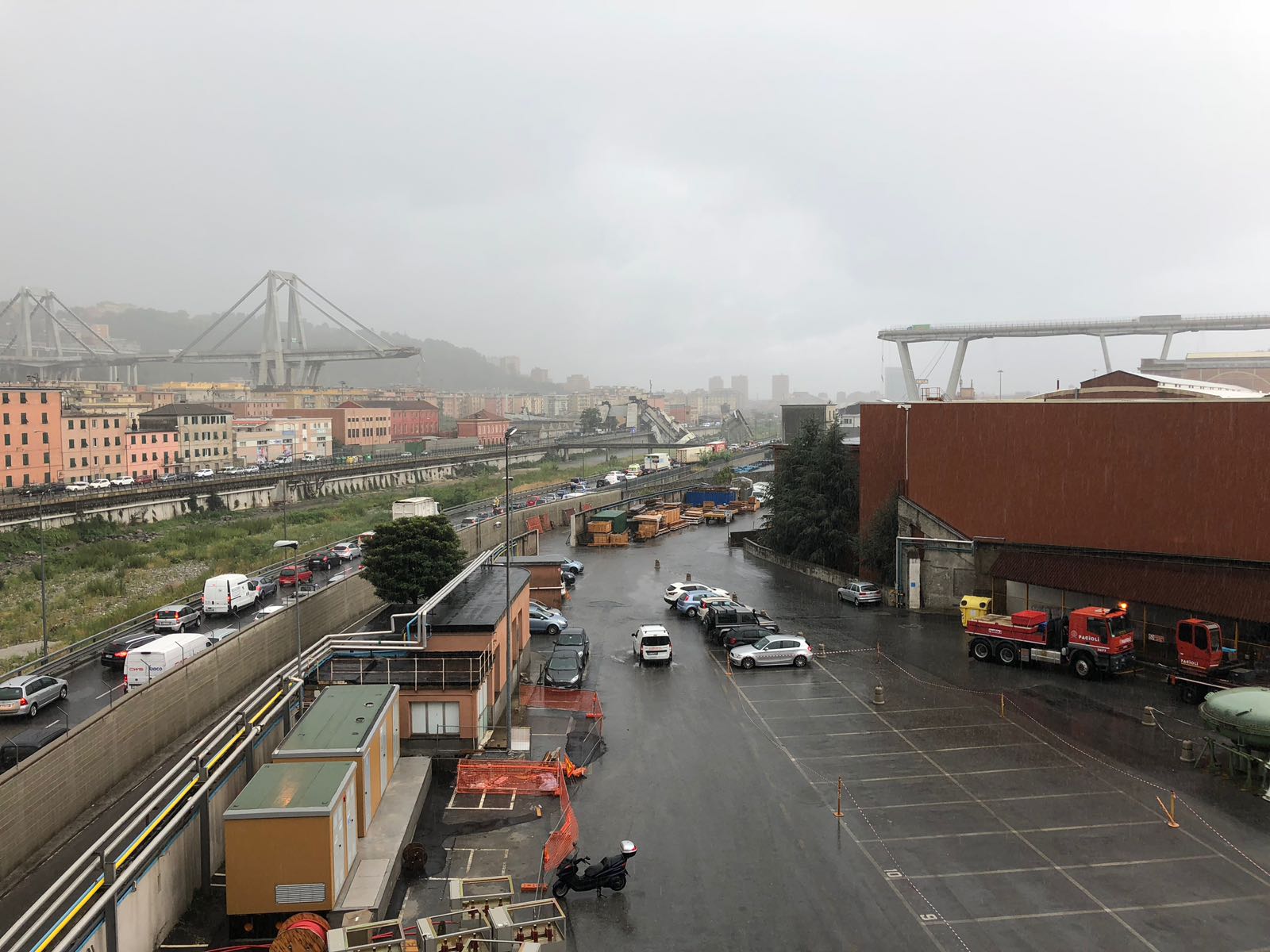 Crollo Ponte Morandi,  15 feriti complessivi: 6 sono in gravi condizioni 