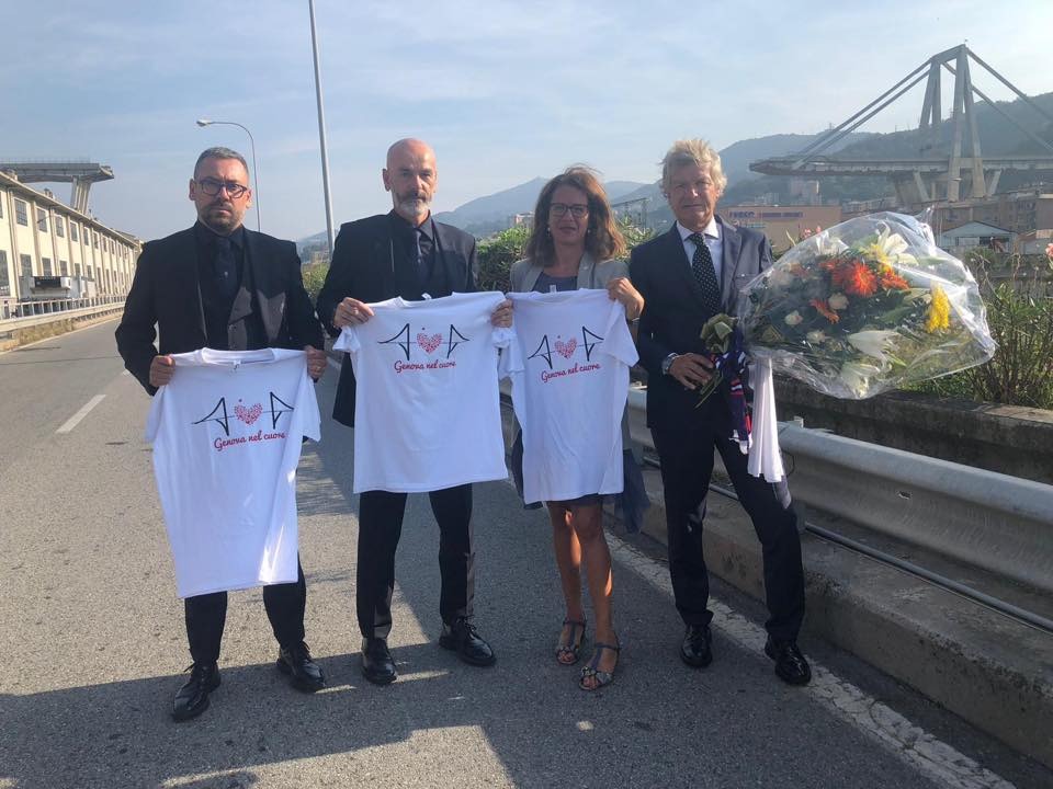 La Fiorentina rende omaggio alle vittime di Ponte Morandi