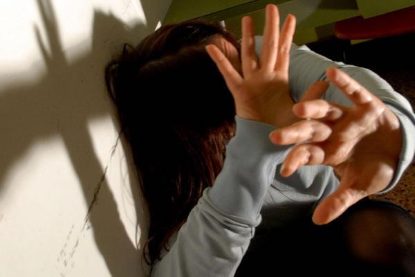 Botte e insulti alla ex, polizia arresta stalker a Genova