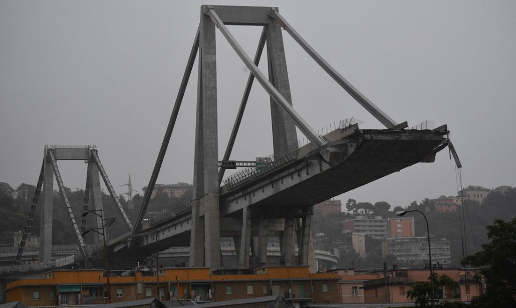Superstite di Ponte Morandi querela i responsabili del crollo: 