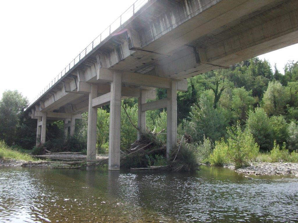 Infiltrazioni e lesioni sul calcestruzzo, chiuso d'urgenza ponte in Val di Vara