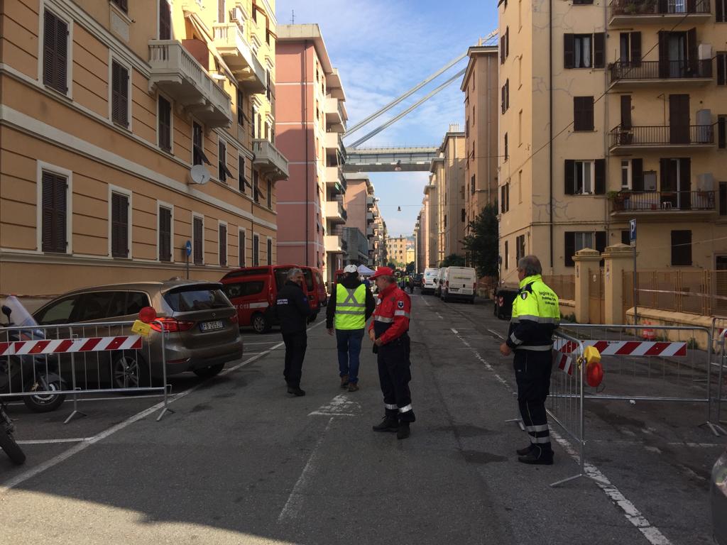 Ponte Morandi, sfollato rientra in casa per recuperare i beni: ma trova tutto allagato