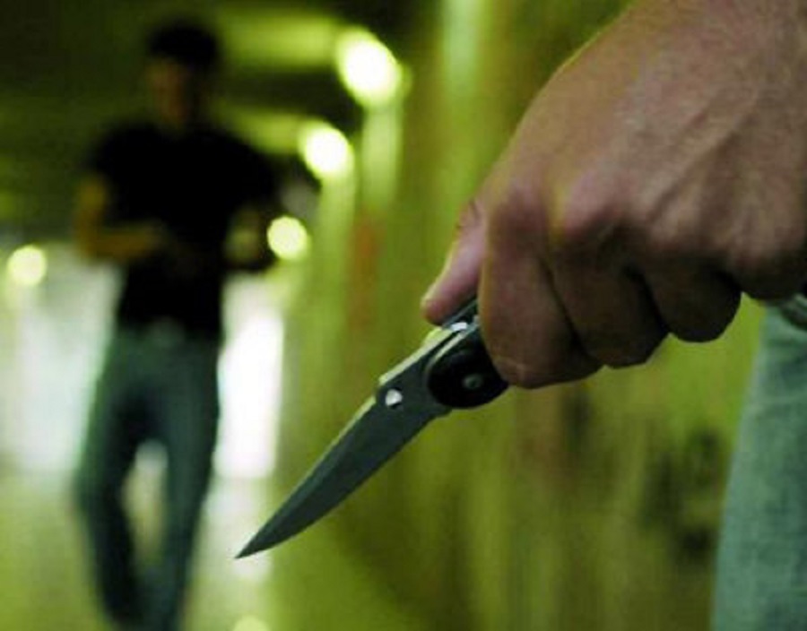 Accoltellamento in via Degola a Sampierdarena: una persona in codice rosso
